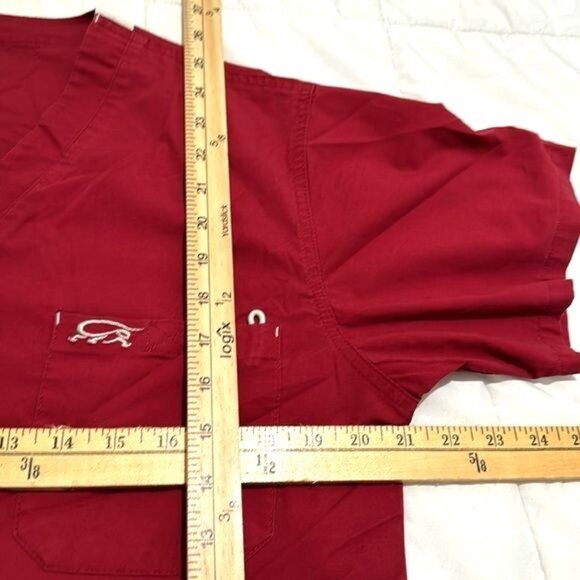 Womens Red V-Neck Short Sleeve Scrub Top With Pockets - Picture 7 of 7